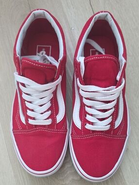 Vans Old Skool low-top sneakers in Racing Red / True White Size W 8/ M 6.5